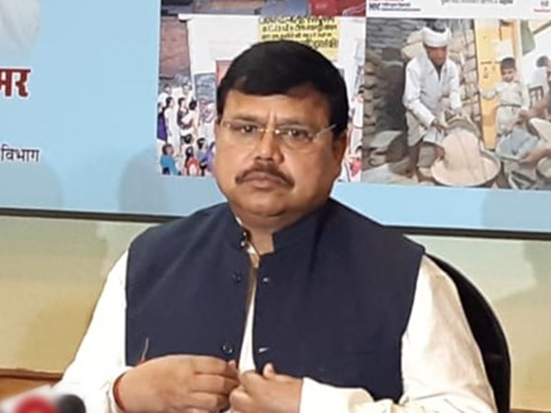 लक्ष्मण सिंह के पीएम मोदी के ध्यान लगाने से जुड़े पोस्ट का ऊर्जा मंत्री प्रद्युमन सिंह तोमर ने समर्थन किया है, उनका कहना है कि विपक्ष के पास कोई एजेंडा ही नहीं है,एजेंडा विहीन विपक्ष है सिर्फ राजनीति में जिंदा रखने के लिए अनर्गल बातें करना टिप्पणी करना ,उस पर रिएक्शन हो जिससे वह राजनीति में जिंदा बने रहे इसलिए यह सब करते हैं।