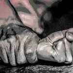 ग्वालियर में एक नाबालिग छात्रा का उसके ही कोचिंग में पड़ने वाले युवक दोस्त ने छात्रा का जीवन बर्बाद कर दिया। छात्रा के दोस्त ने विश्वास में लेकर छात्रा को अपने घर पर मिलने के लिए बुलाया। और उसके साथ जबर्दस्ती कर दुष्कर्म की वारदात को अंजाम देकर छात्रा के फोटो और वीडियो बना लिया और धमकी दी की यदि किसी को बताया तो यह फोटो वीडियो वायरल कर दूंगा