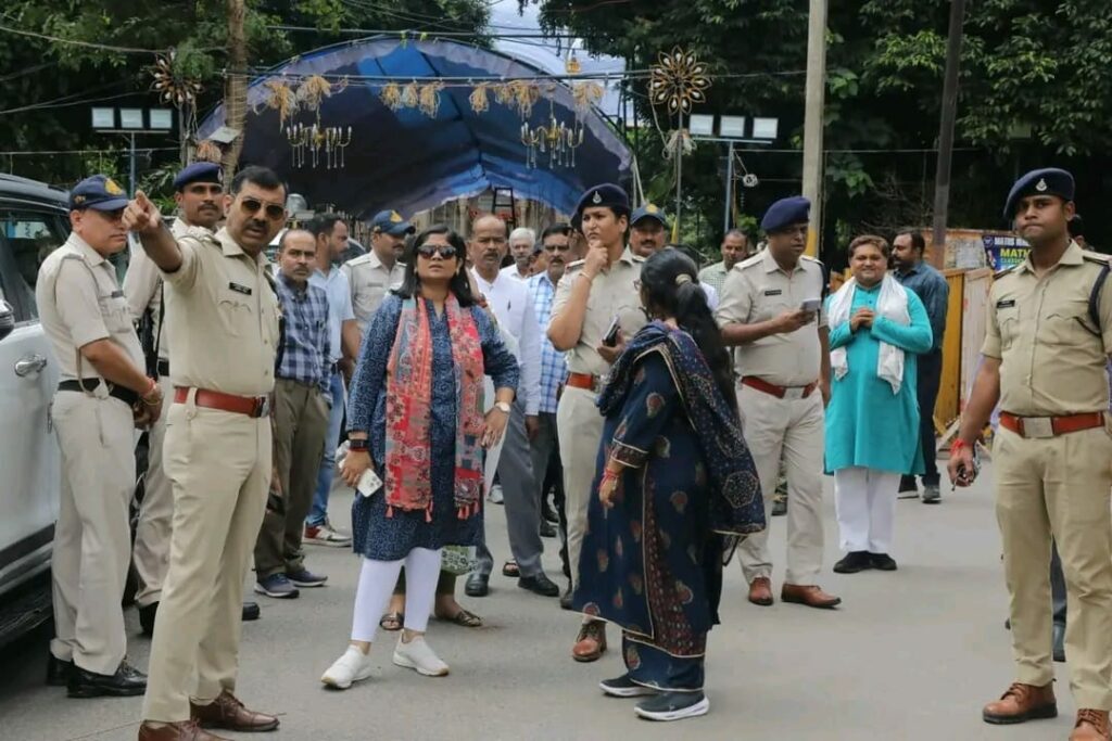 कलेक्टर, एसपी एवं नगर निगम आयुक्त ने लिया जन्माष्टमी पर्व की तैयारियों का जायजा