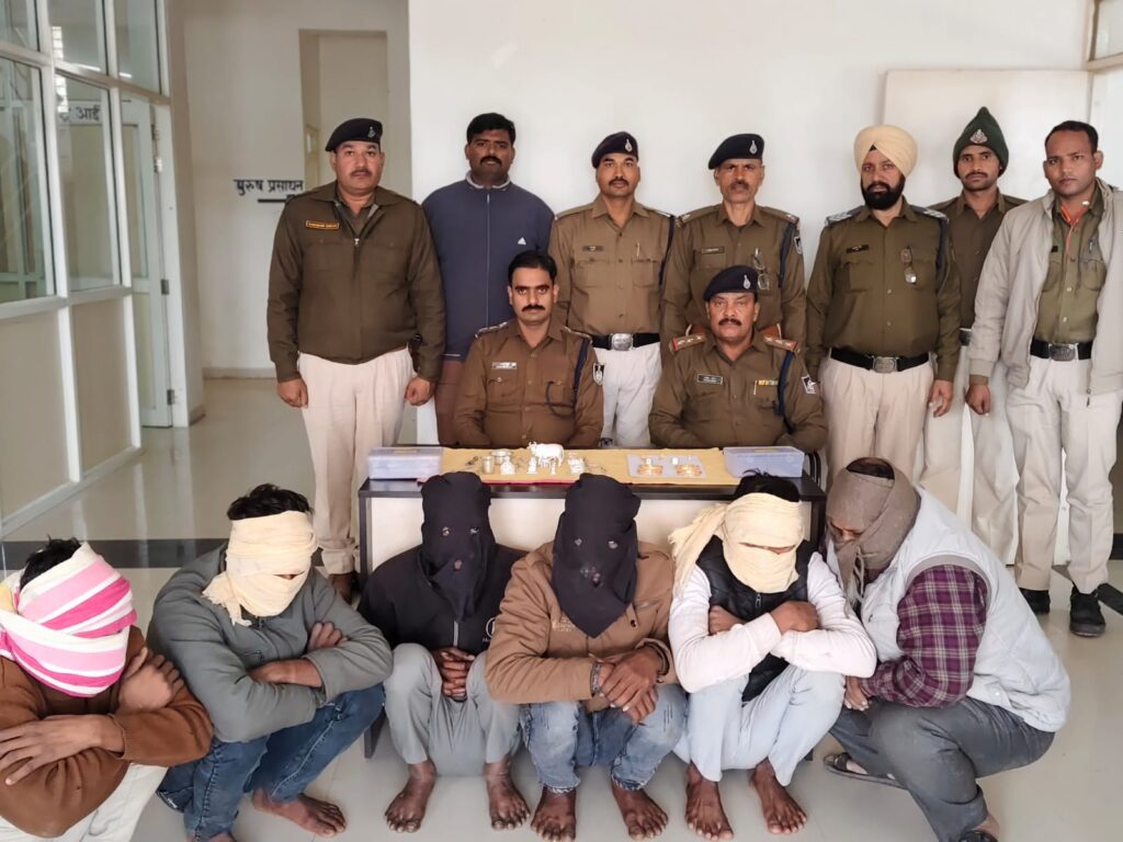 ग्वालियर की मोहना थाना पुलिस ने लाखों रूपये की चोरी का किया खुलासा