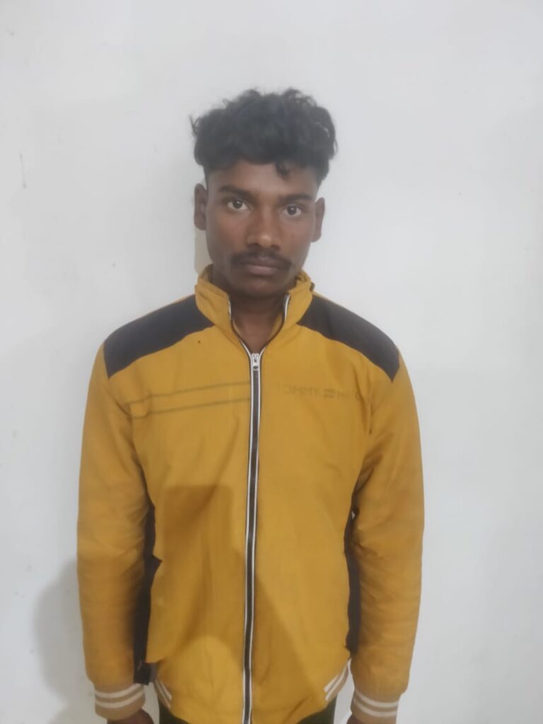 ग्वालियर पुलिस ने 12वी की छात्रा से दुष्कर्म करने वाला आरोपी को गिरफ्तार किया केस दर्ज होने की भनक लगते ही आरोपी शहर छोड़ने की तैयारी में था।