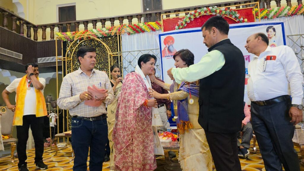 ओरछा नगरी से प्रदेश में लहराया दतिया का नाम
