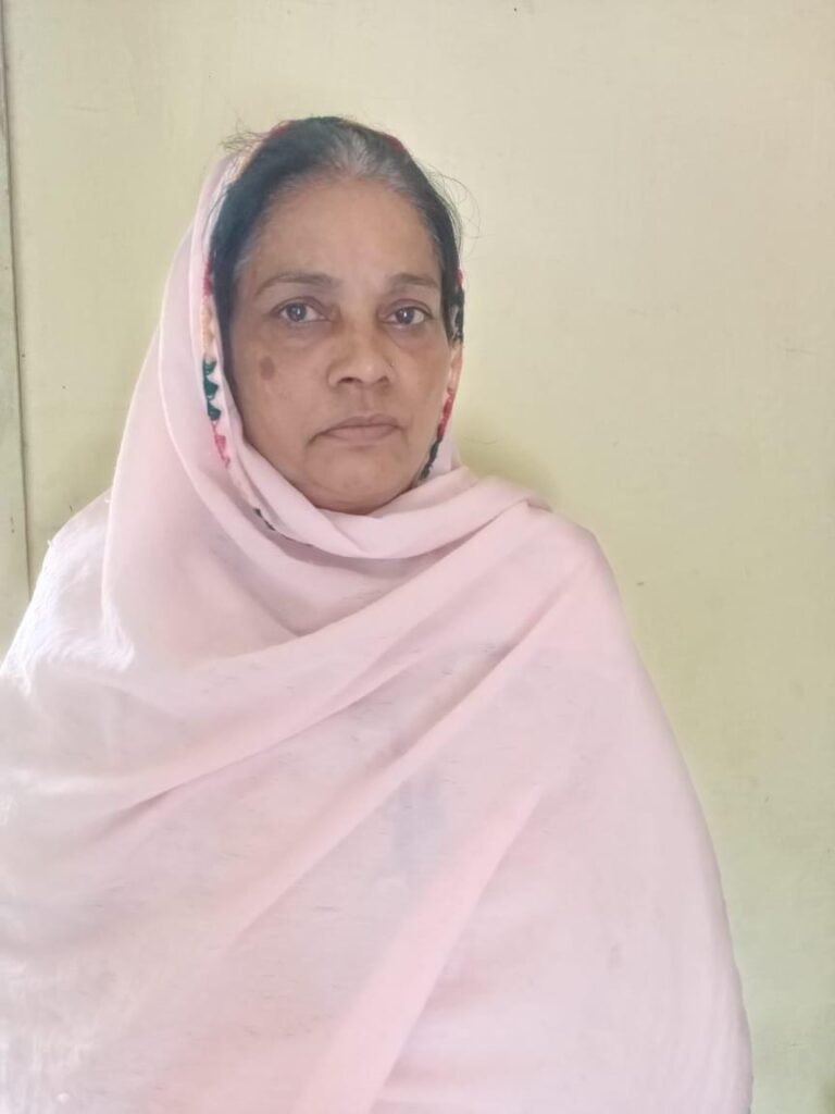 ग्वालियर के जयारोग्य अस्पताल में दो साल पूर्व अस्पताल में नौकरी दिलाने के नाम पर 15 युवकों से 45 लाख रुपए की ठगी करने वाली नर्स को आखिरकार पुलिस ने गिरफ्तार