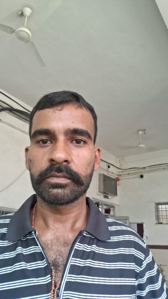 ग्वालियर डबरा देहात थाना पुलिस ने महिला जेल प्रहरी को ब्लैकमेल कर 20 लाख रुपए ऐंठने वाले ब्लैकमेलर को गिरफ्तार किया