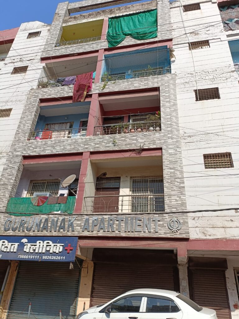 गुरुनानक अपार्टमेंट में बिजली चोरी का खेल, कंपनी को लाखों के राजस्व का नुकसान